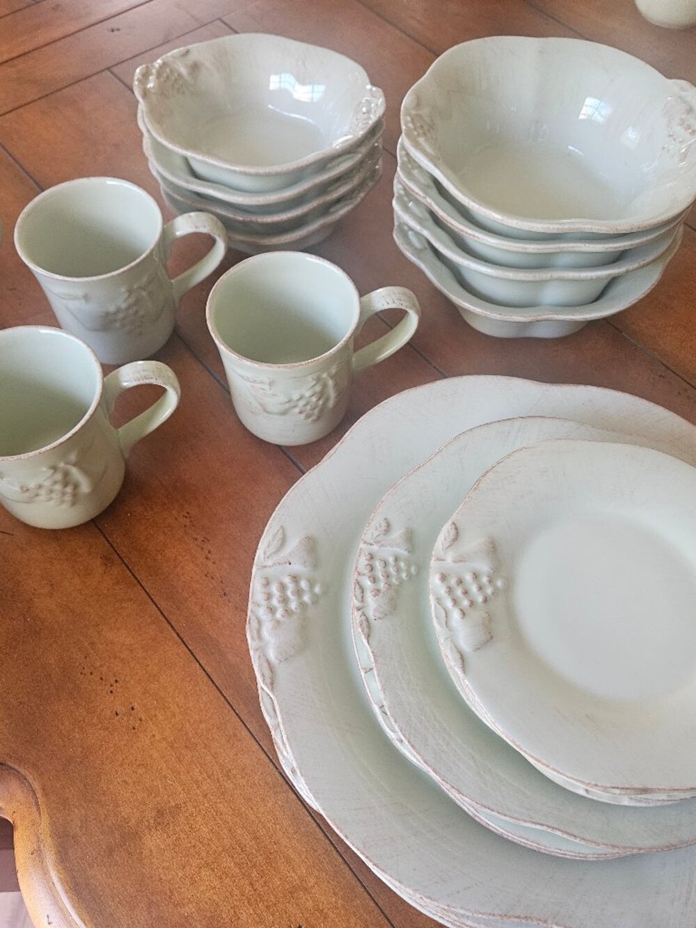 4 Place Settings of Casa Stone by Casafina: Madeira Harvest in Vanilla Cream